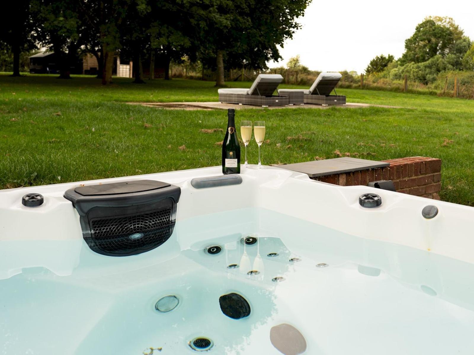 Villa Chilterns Countryside Hideaway With Hot Tub Pass The Keys Princes Risborough Exterior foto