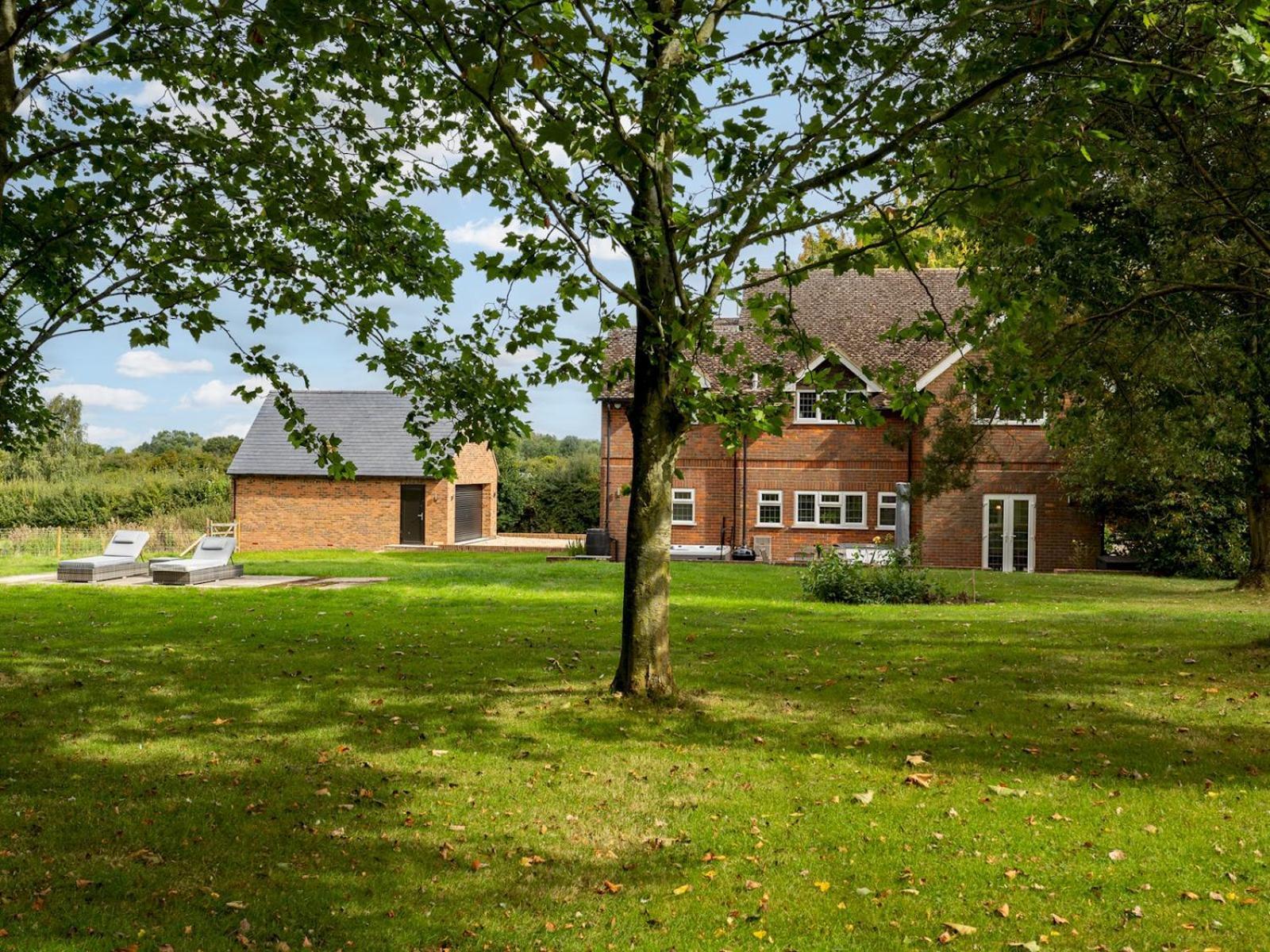 Villa Chilterns Countryside Hideaway With Hot Tub Pass The Keys Princes Risborough Exterior foto